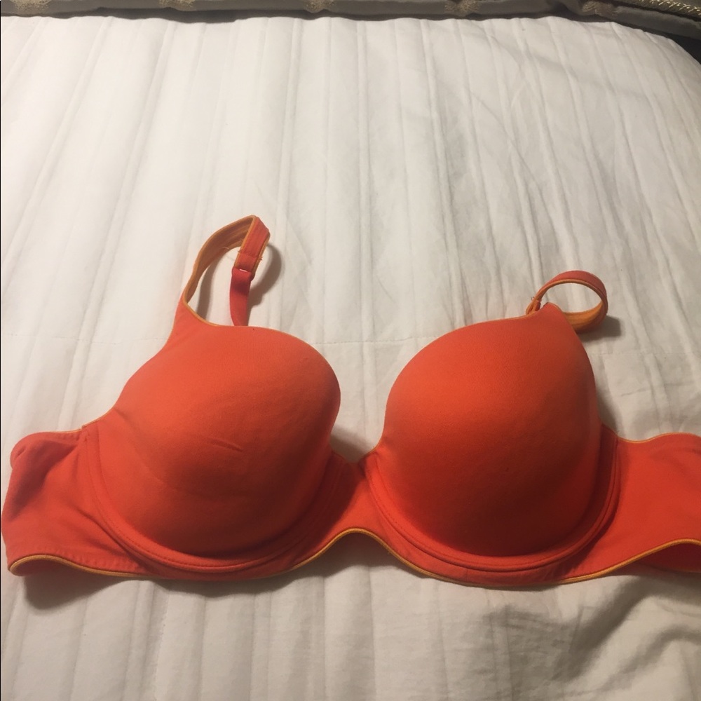 Victoria secret body by Victoria bra size 38B